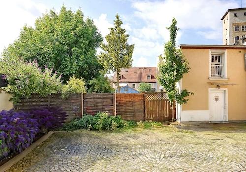 Hinterhaus mit Garten