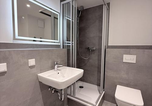 Badezimmer mit Dusche