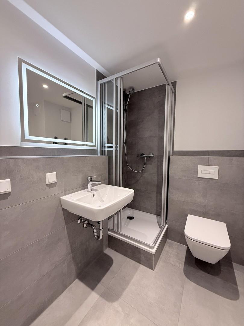 Badezimmer mit Dusche