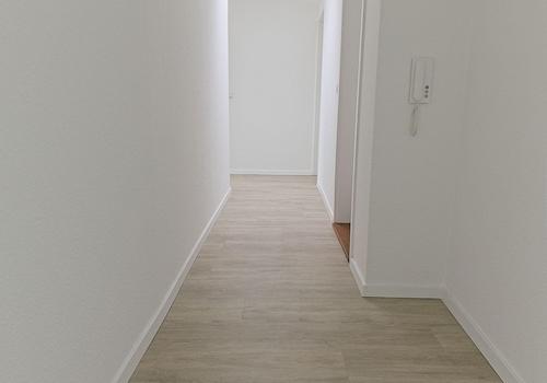 Blick vom Wohnzimmer i.d. Flur