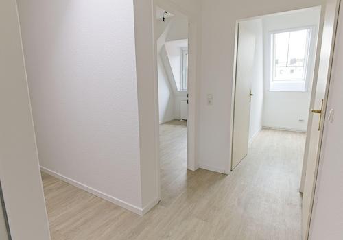 Blick vom kl. Zimmer i.d. Flur