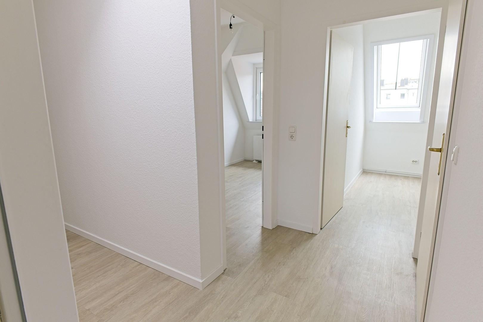 Blick vom kl. Zimmer i.d. Flur