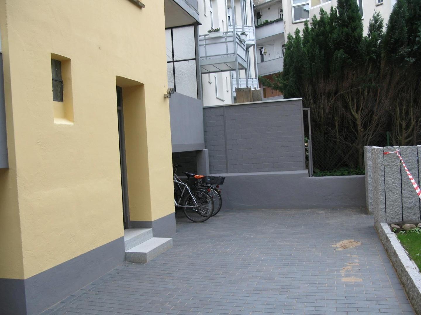 neu gestalteter Hof