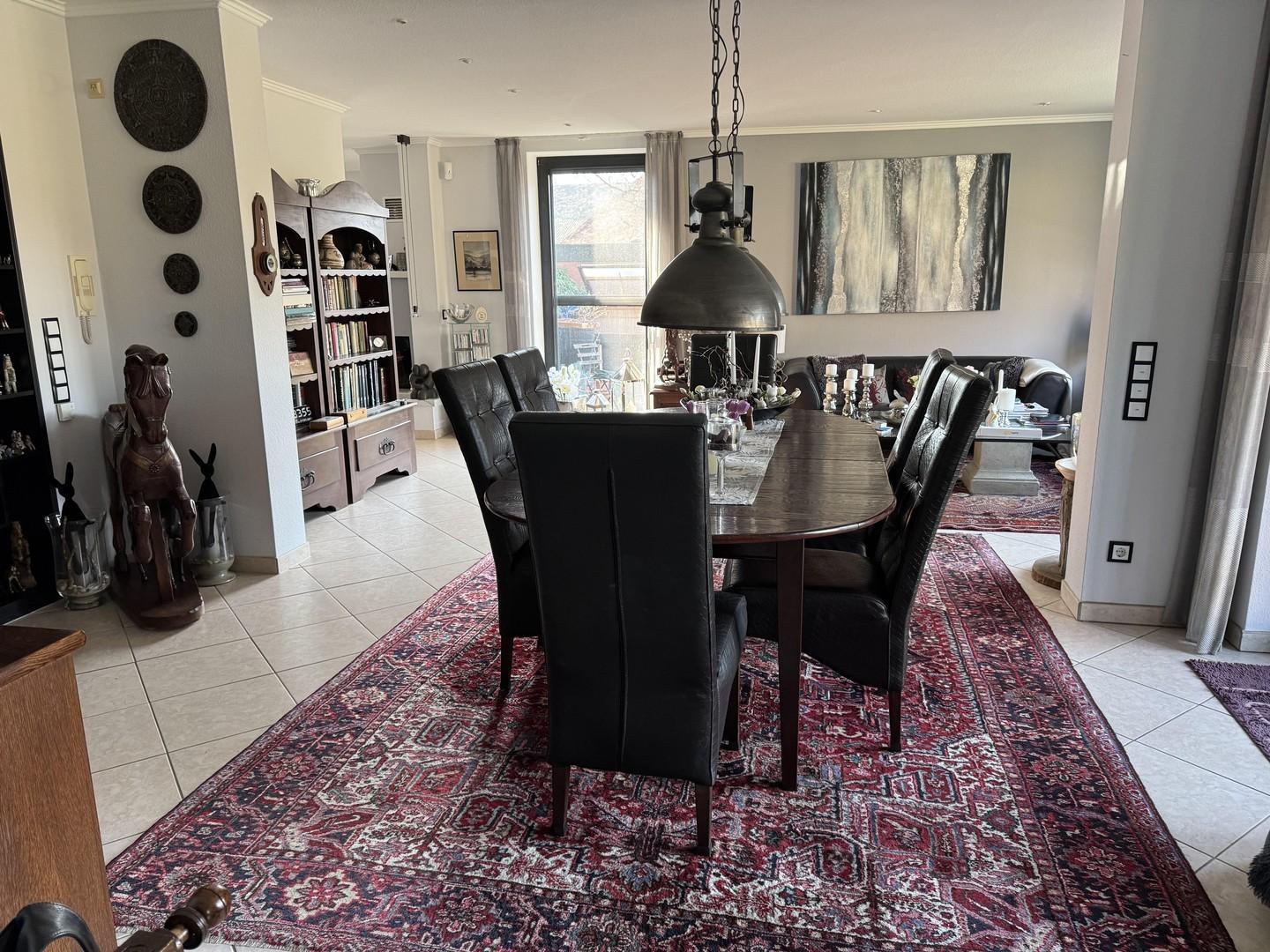 Esszimmer m. Blick Wohnzimmer