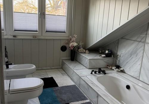 Badezimmer OG Badewanne