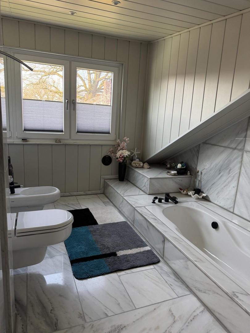 Badezimmer OG Badewanne