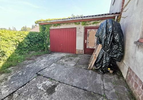 Garage mit Eingang Werkstatt
