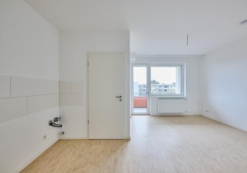 Studio-Zimmer mit offenem Küchenbereich
