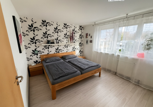 Schlafzimmer 1