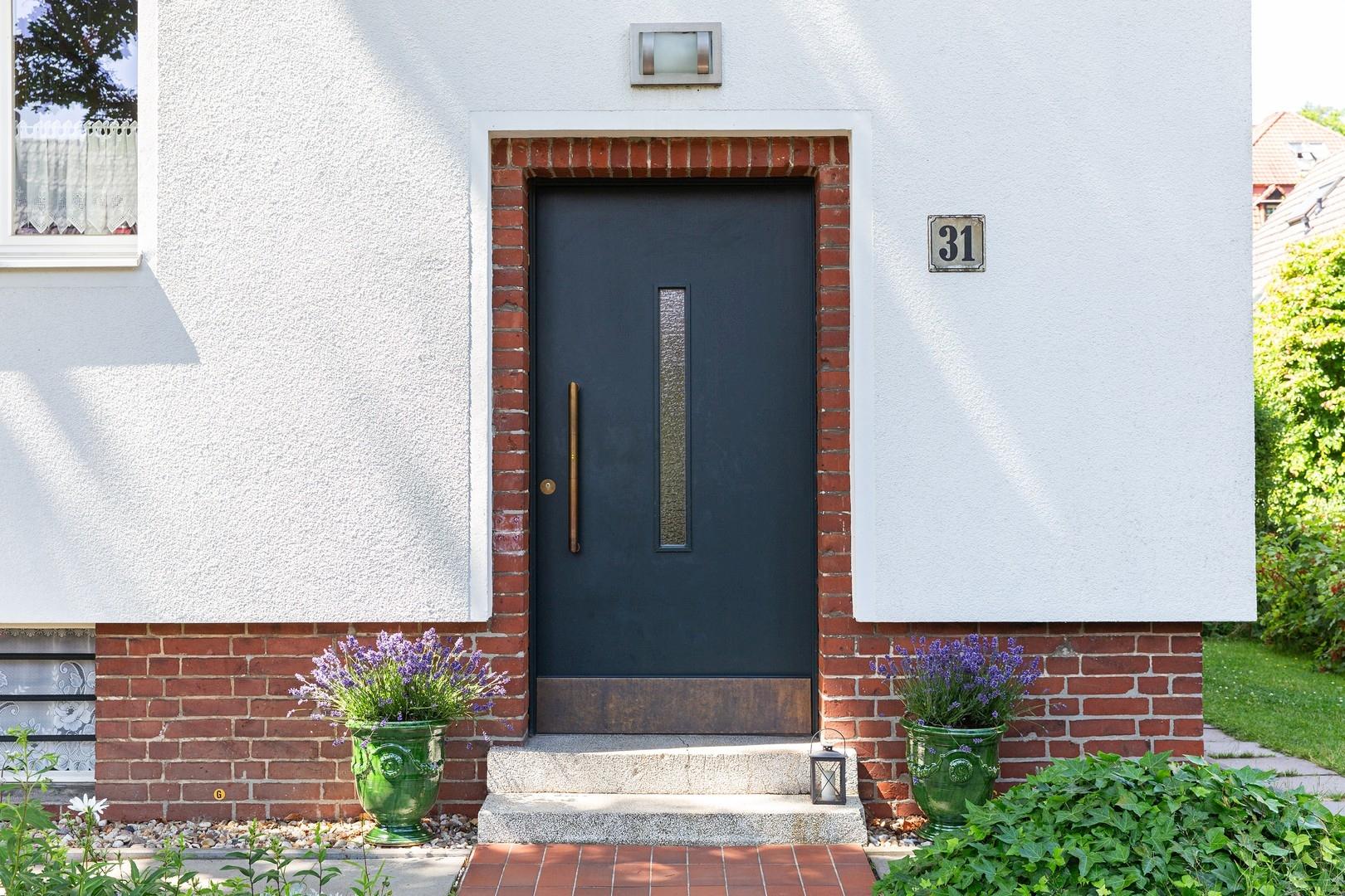 Tischlertür mit Fingerscan