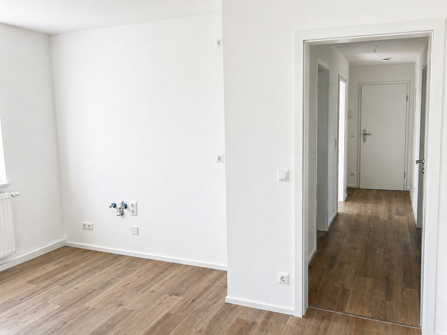 Küche mit Blick in den Flur