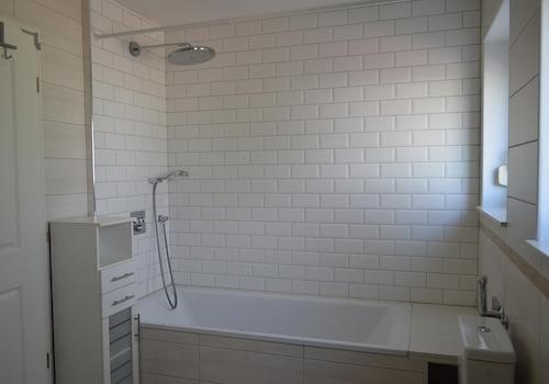 Bad - Wanne und Dusche