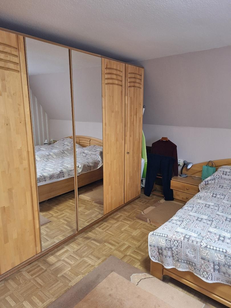 Schlafzimmer 1