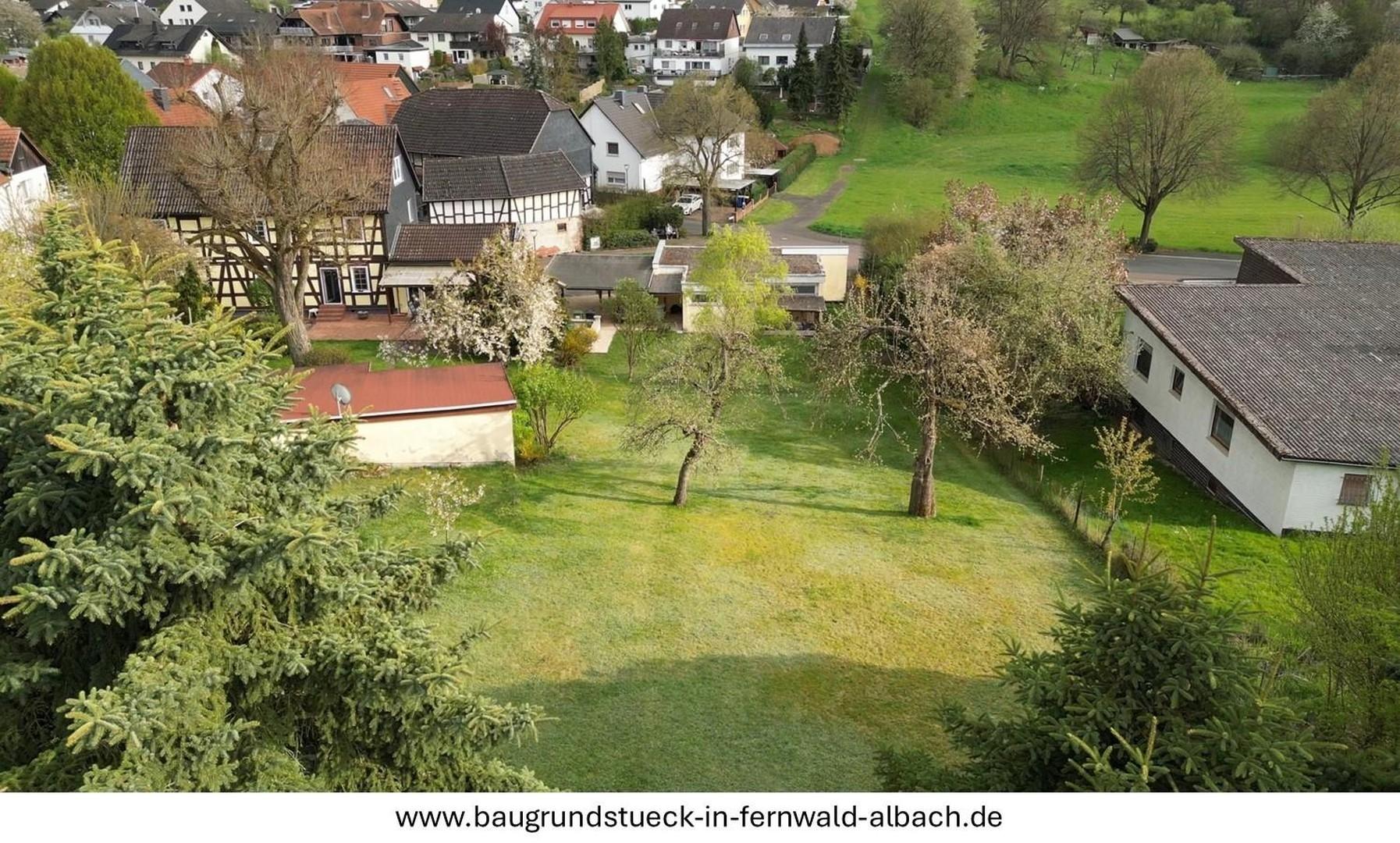 Blick über das Grundstück