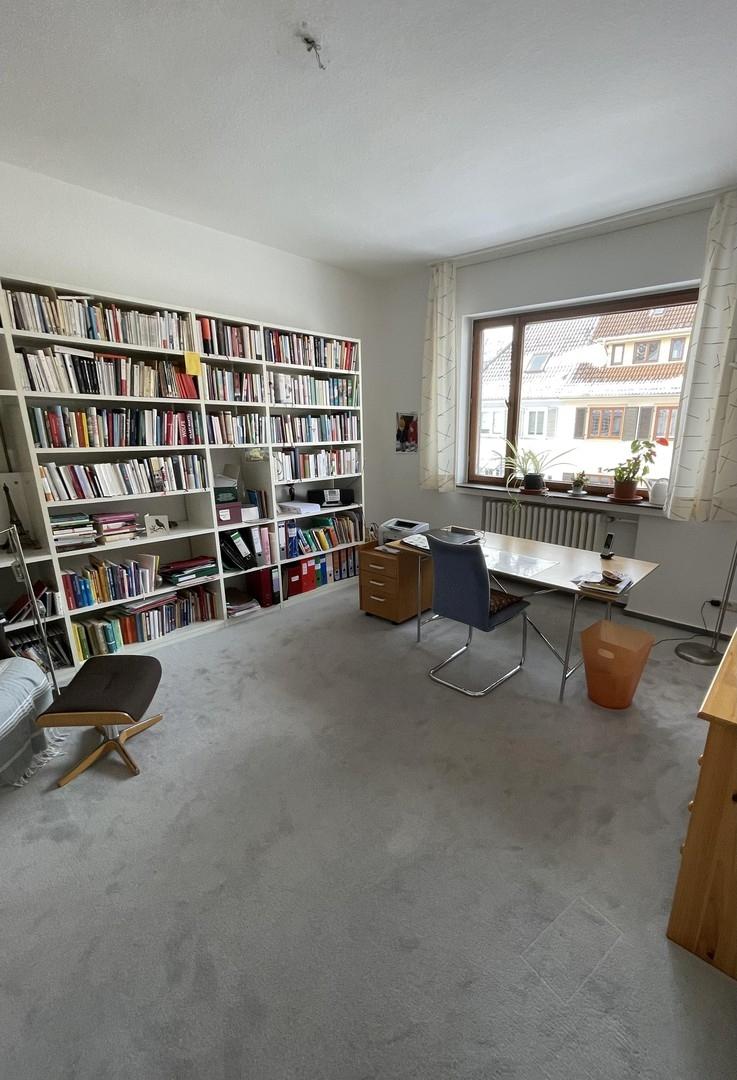 Zimmer Straßenseite 1. Etage