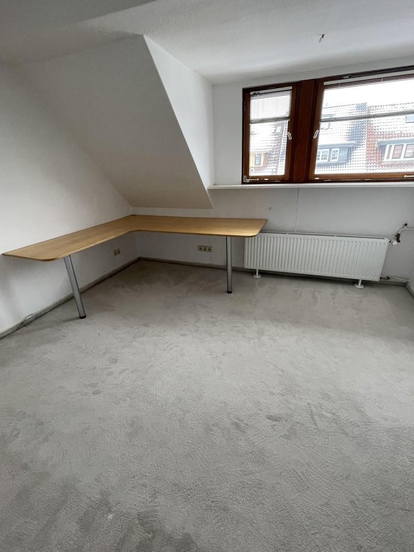 Zimmer Straßenseite 2. Etage