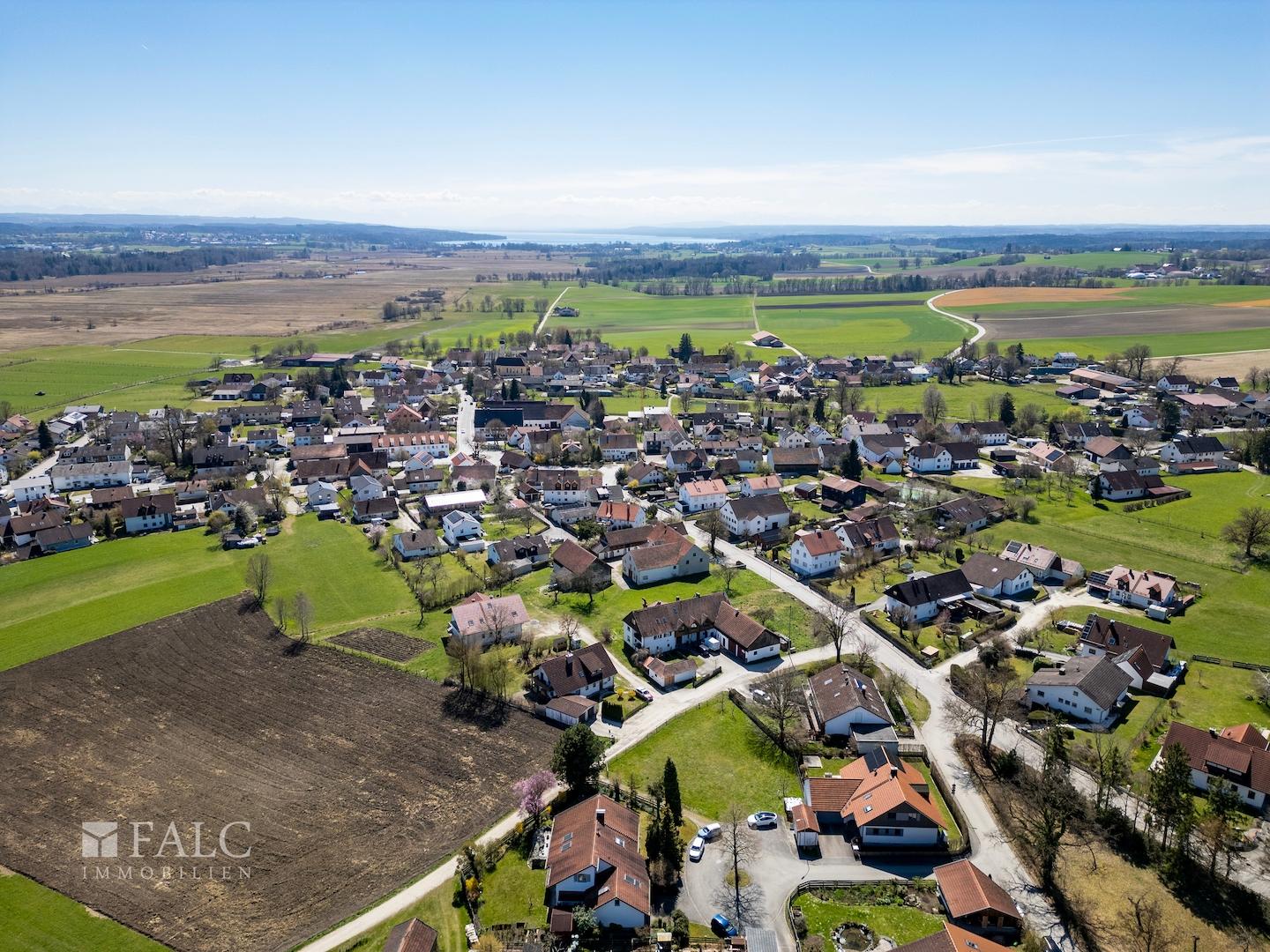 Gebäude mit Kottgeisering Blick Ammersee