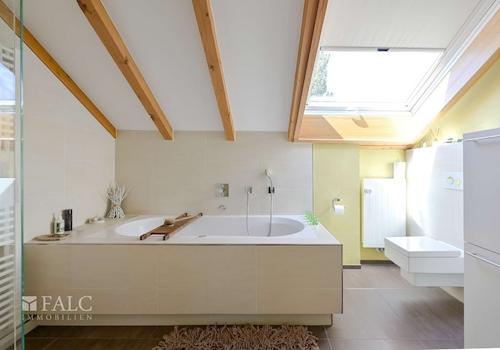 DG Badezimmer Wanne WC
