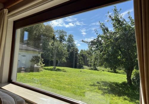 Panoramafenster im Wohnzimmer