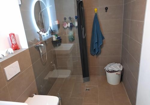 Bad, große Dusche