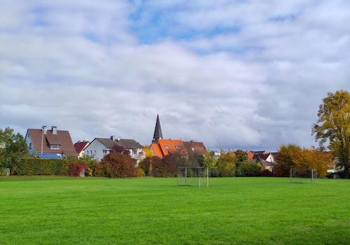 direkt hinterm Haus