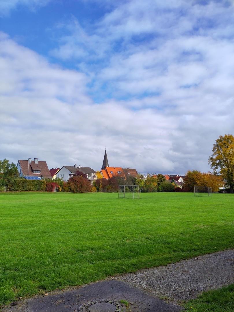 direkt hinterm Haus