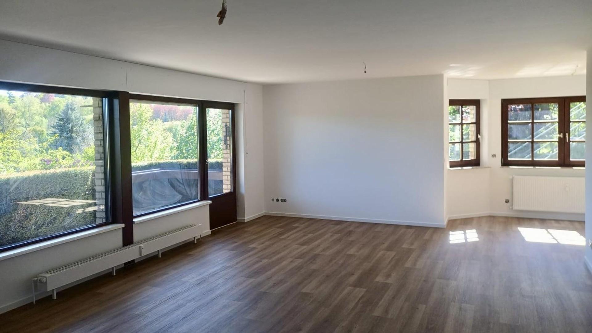 Wohn-/Esszimmer & offene Küche