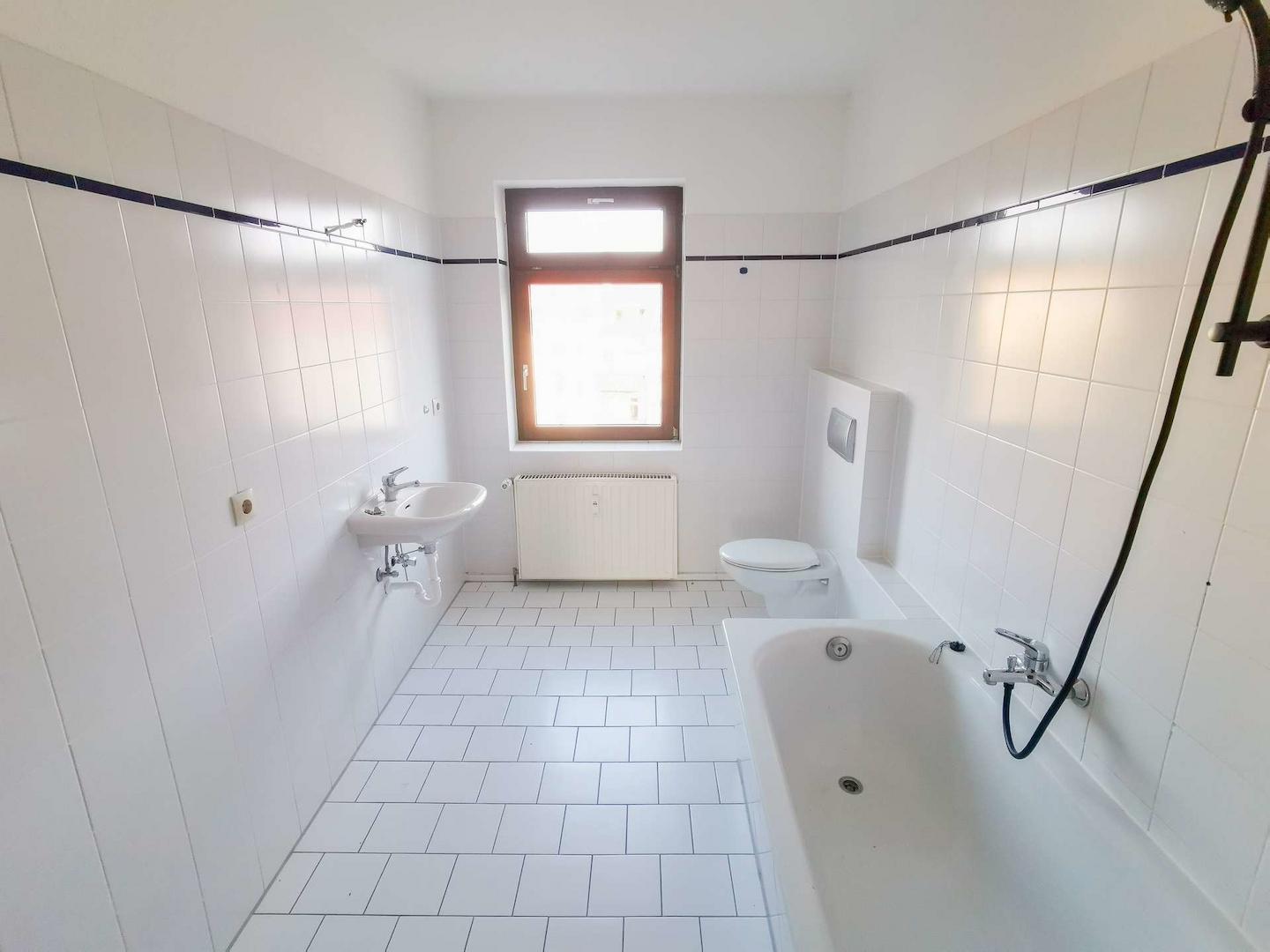 Tageslichtbad mit Badewanne