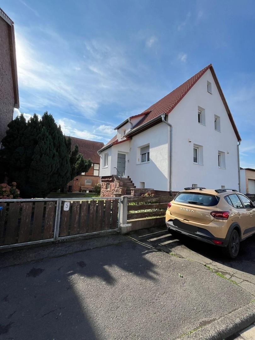 Hausansicht von der Straße