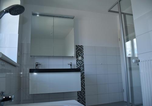 Vollbad mit Fenster, Dusche