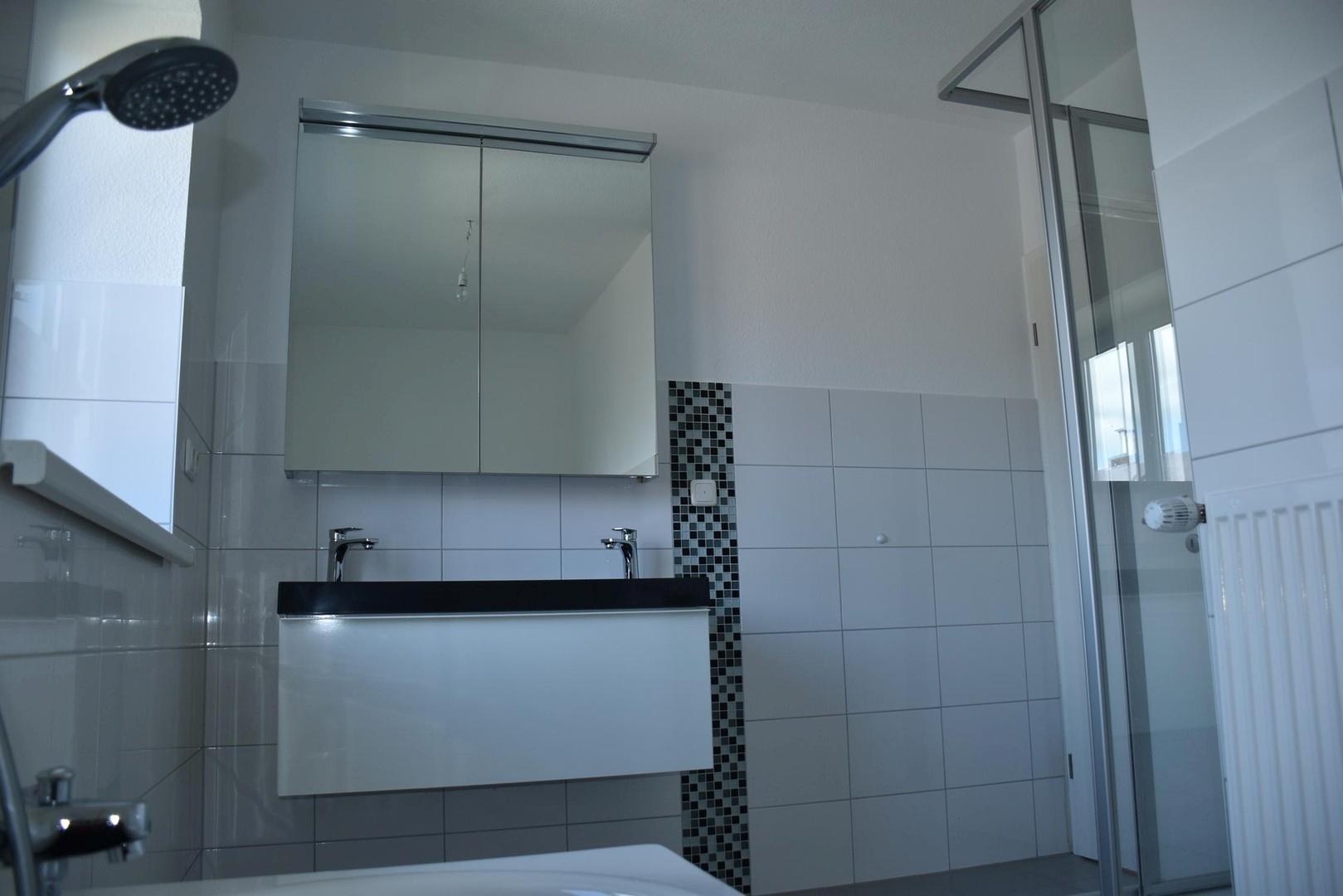 Vollbad mit Fenster, Dusche