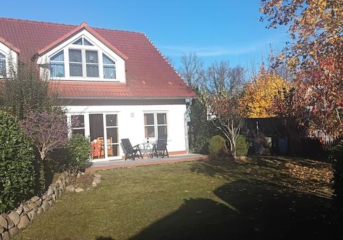 Garten mit Friesenwall