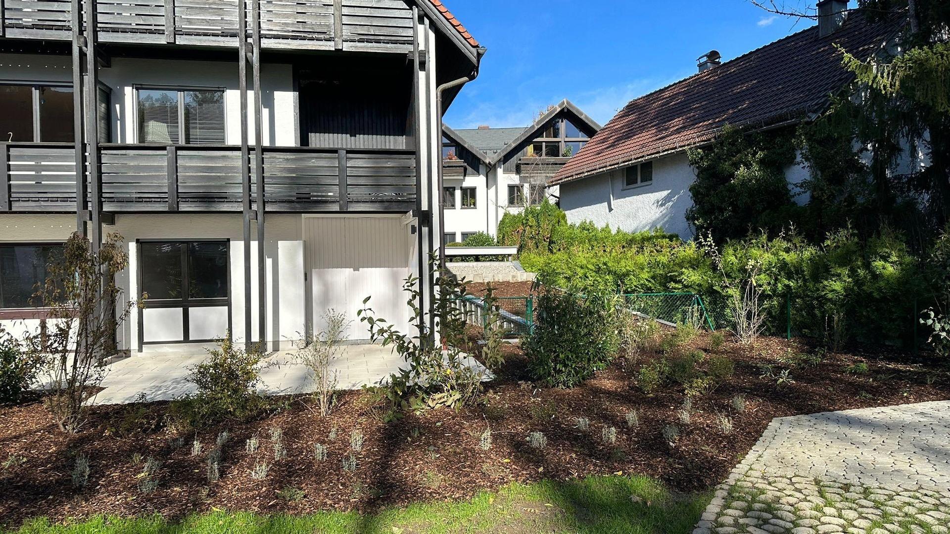 Hausansicht und Terrasse 