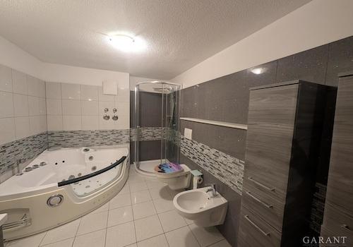 Badezimmer B1
