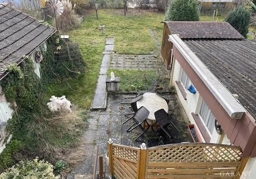 Blick vom Haus in den Garten