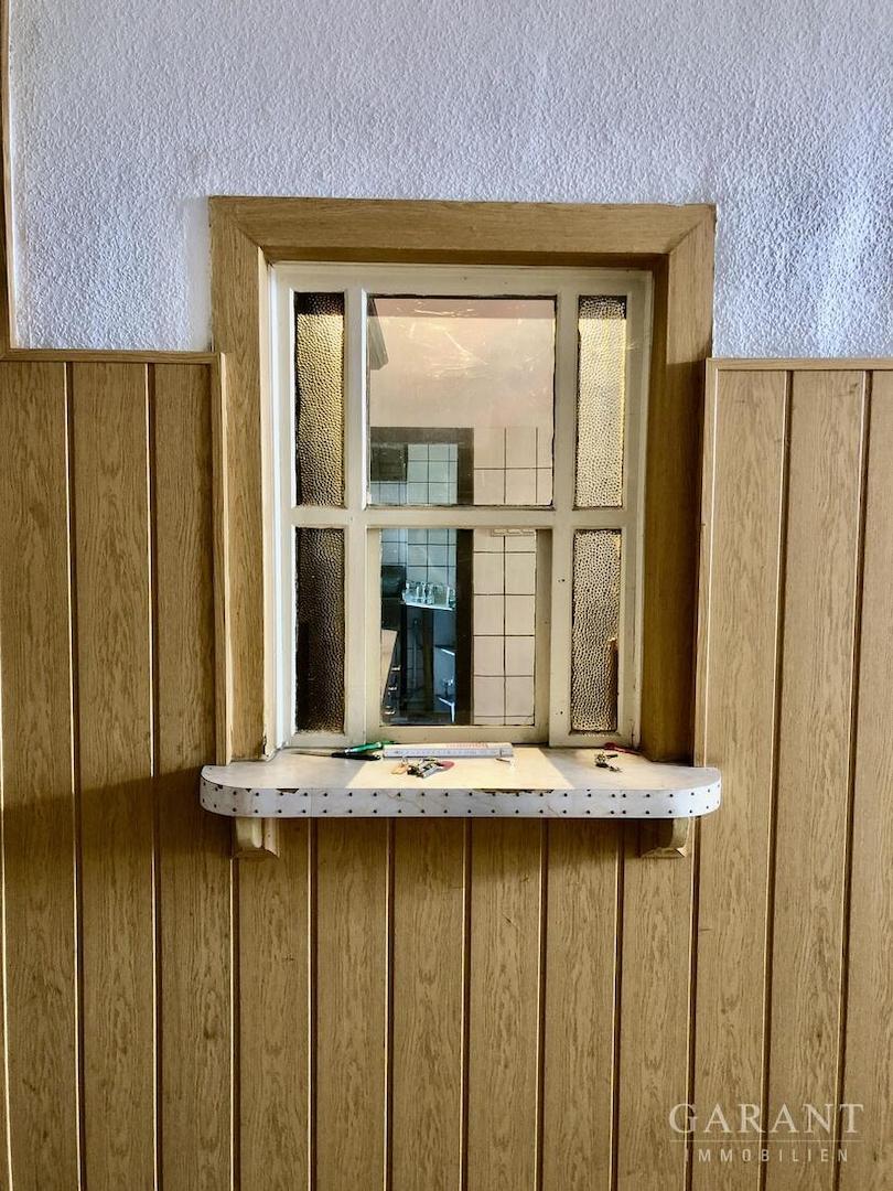 Ausschank- Fenster/ Rezeption 