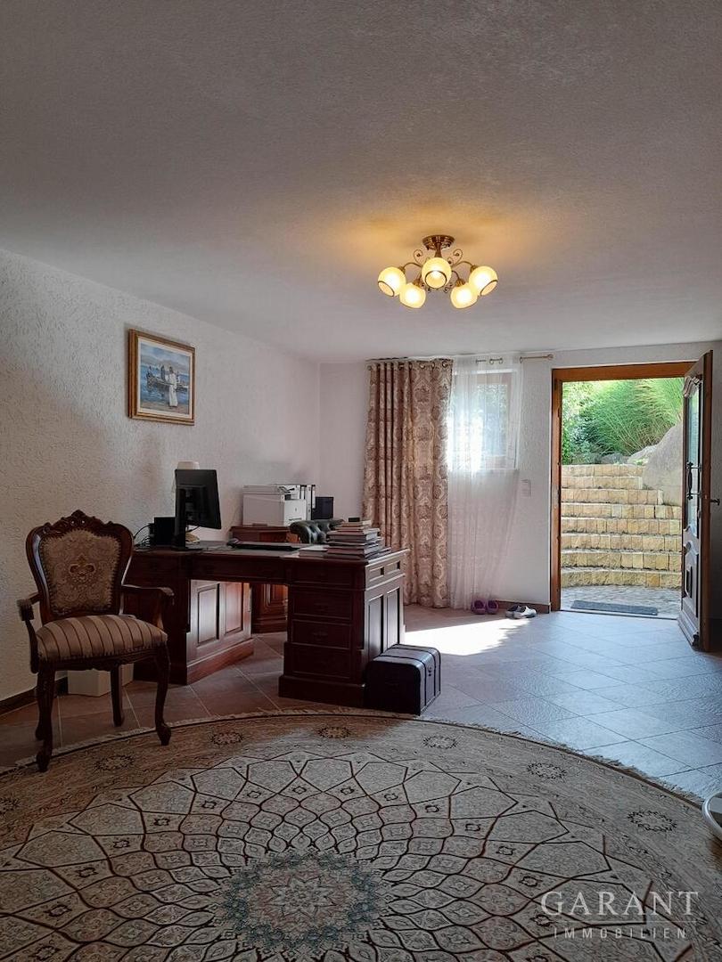 Büro /Zimmer UG