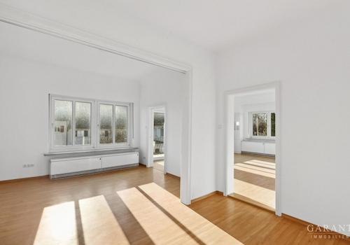 1-OG-links-Diele-m-Blick-i-Esszimmer