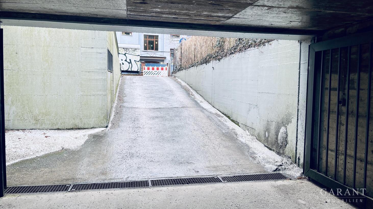 Tiefgaragenzufahrt
