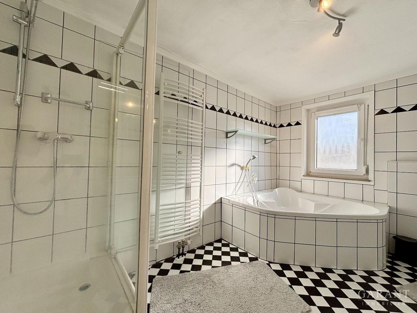 Tageslichtbad mit Dusche