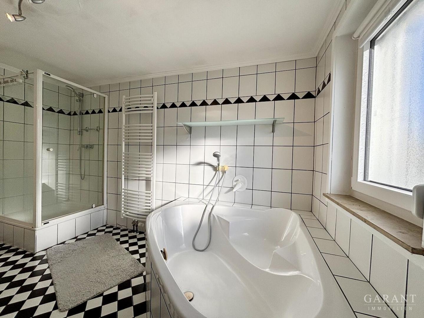 Tageslichtbad mit Dusche