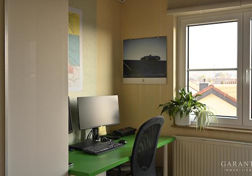 Schlafzimmer mit PC Ecke