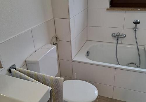 Bad mit Wanne