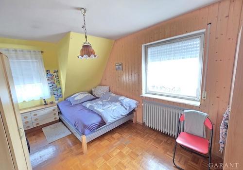 Links Schlafzimmer 1