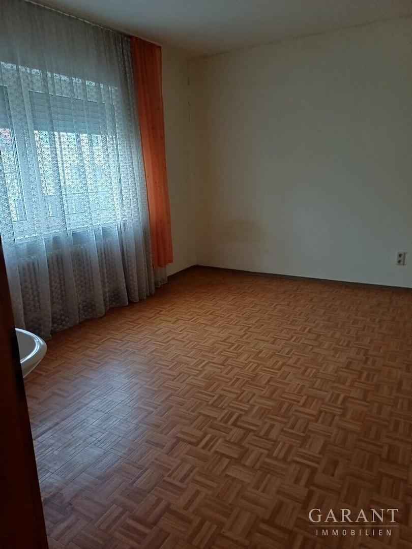Eines der Zimmer/EG