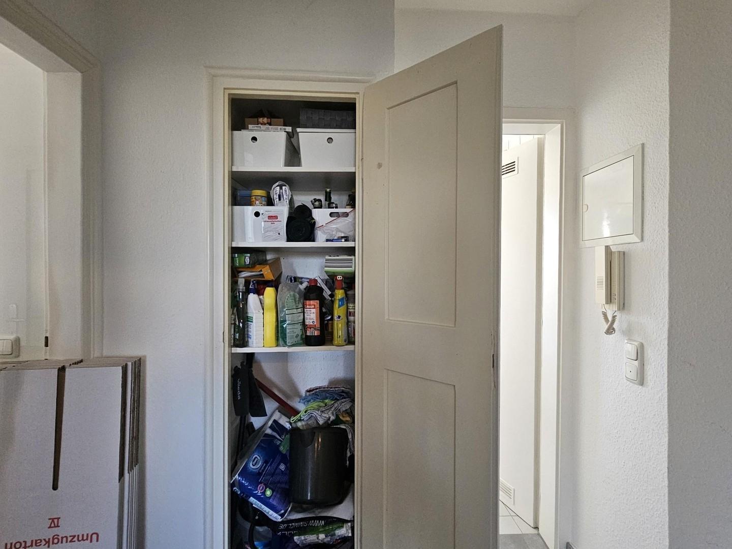 Kleiner Einbauschrank