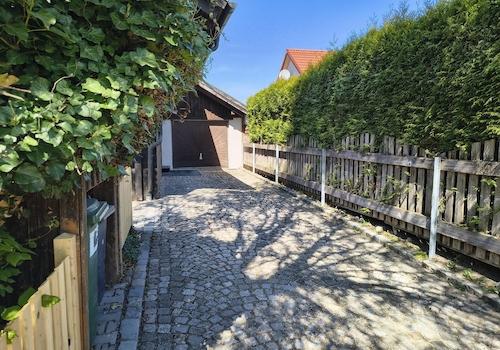 Zufahrt zur Garage