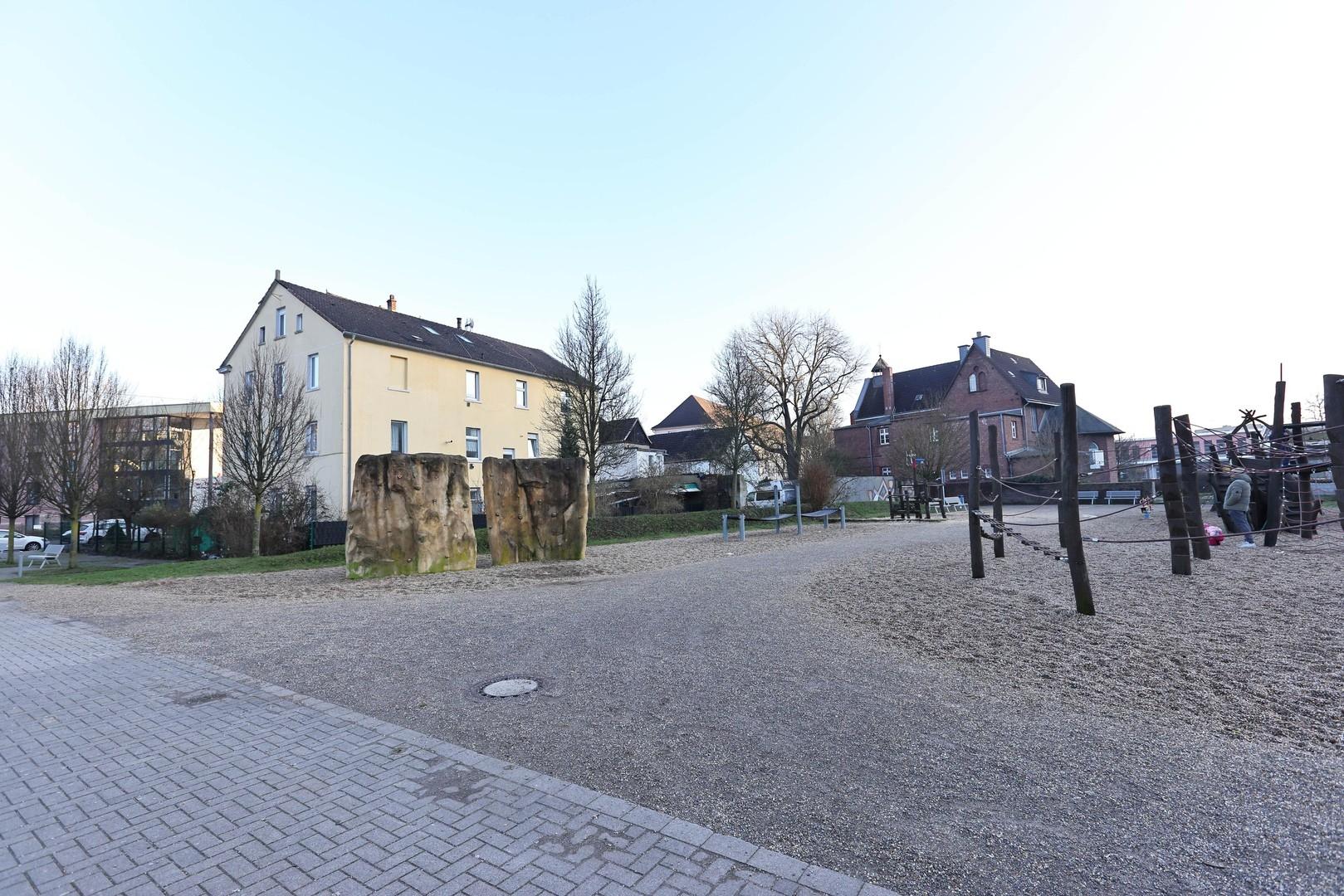 Spielplatz hinter dem Haus