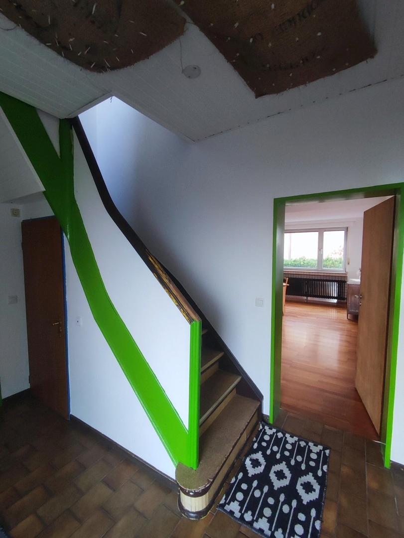 Flur unten & Treppe