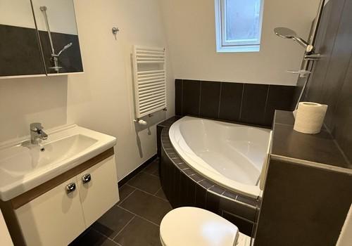 Bad mit Badewanne